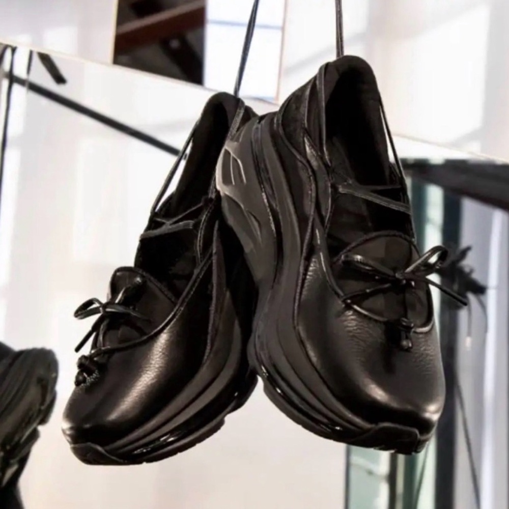 Hoka Black Bondi Mary Jane Shoes - Picture 4 of 6